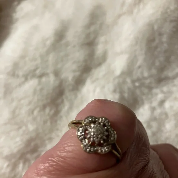 Diamond Flower Ring - Picture 7 of 11